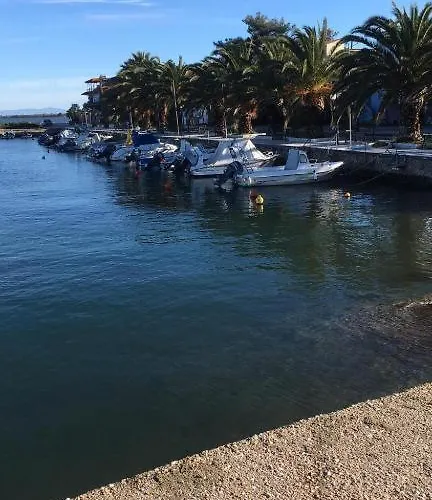 Aggelos בית הארחה